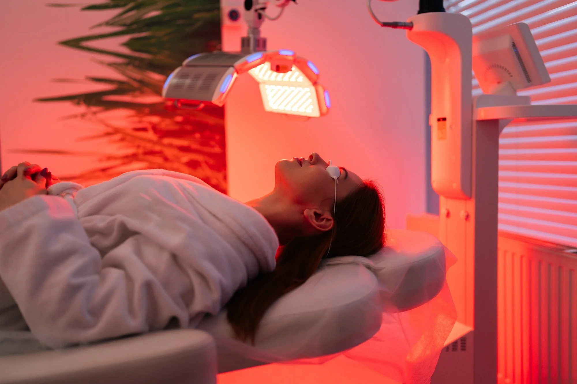 Featured image for “Mirari Cold Plasma vs Red Light Therapy: A Comprehensive Medical Comparison for Pain Management”